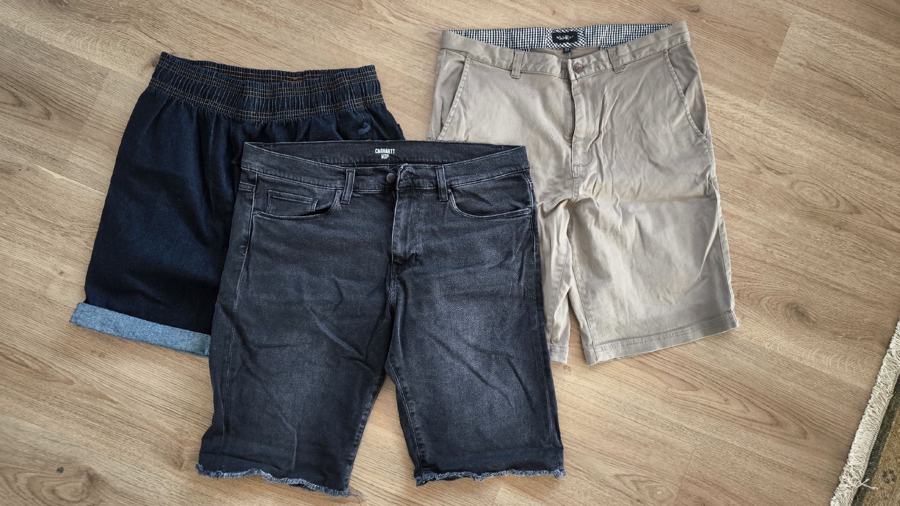 Pantalons: 3x Shorts - 33 M/L – D'occasion à Ebikon par brombomboli