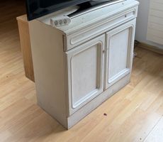 GRATIS !Antiker Schrank mit schöner Verzierung, Vintage Möbe