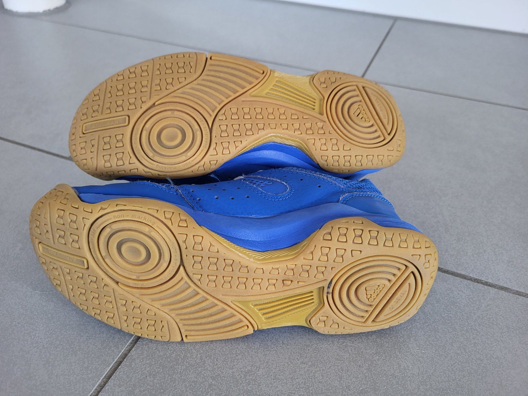 Adidas Schuhe für Jungen: Adidas Hallenschuhe gr. 32 – Gebraucht aus Boswil von i12i 5