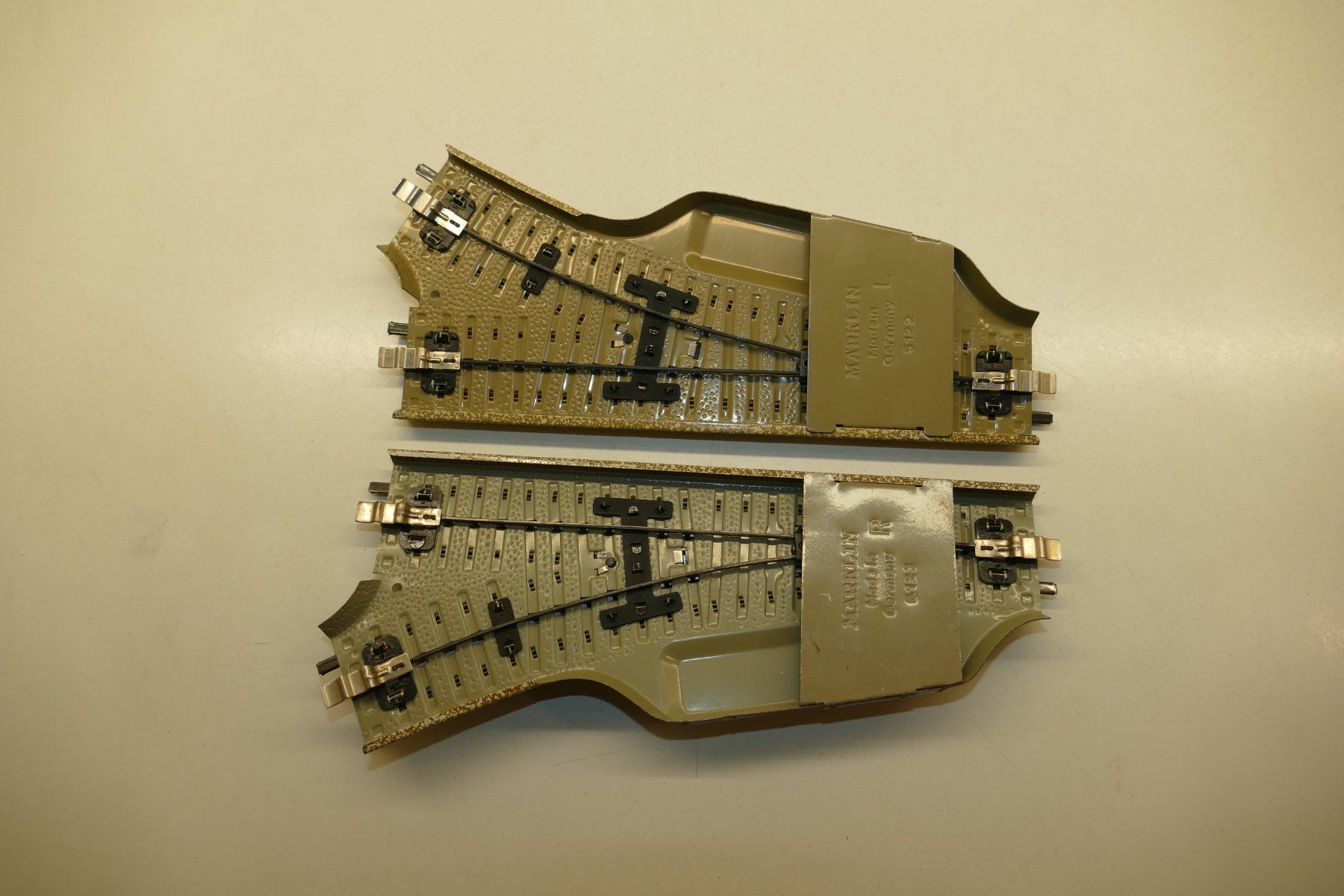 Märklin Modelleisenbahnen: Märklin H0: M-Gleis Handweichenpaar 1 – Gebraucht aus Niederhasli von rail-duerst 2