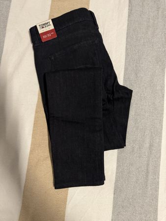 Tommy Hilfiger Jeans, neu mit Etikett, Grösse 30/32