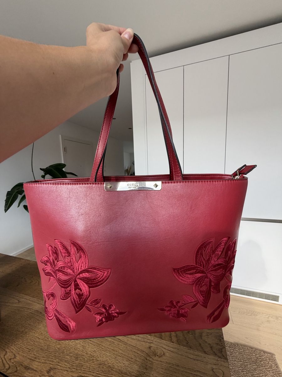 Guess Taschen für Damen: “Guess” shoulder bag in very good condition – Gebraucht aus Zürich von MariaJC 4