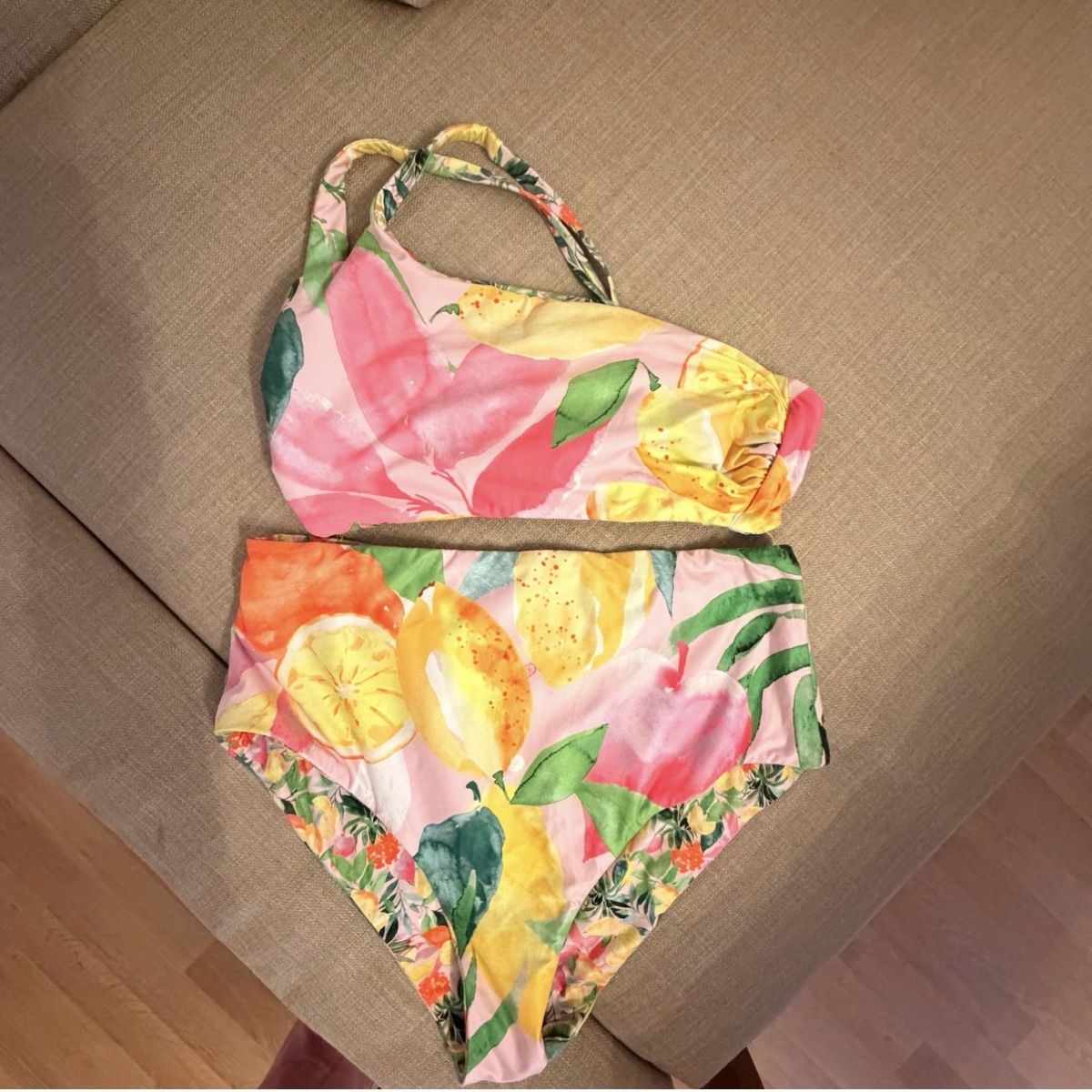 Beldona Badekleider & Bikinis: Beldona - zweiteiliger One Shoulder Bekoni – Gebraucht aus zürich von may_yj9f 2