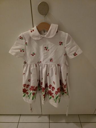 Kleid Petit – weiss mit Blumenmuster – Grösse 18 Monate (86)