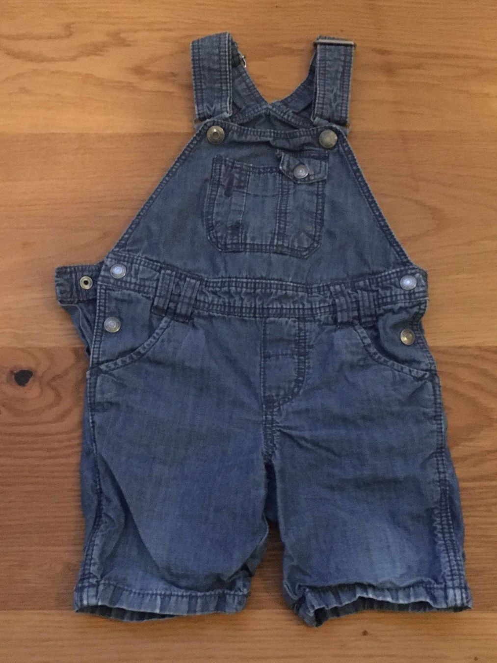 Pantaloni: Latzhose / Kurze Hose von H&M Gr.68 – Usato da Sarnen venduto da Pinoccio6