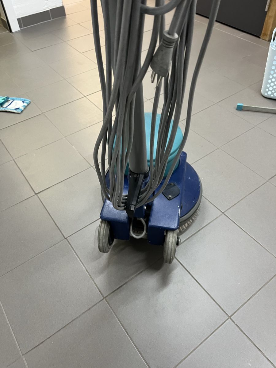 Wetrok Tutte le macchine: Wetrok Bodenmaschine – Usato da Neerach venduto da fuz_8d7l 4