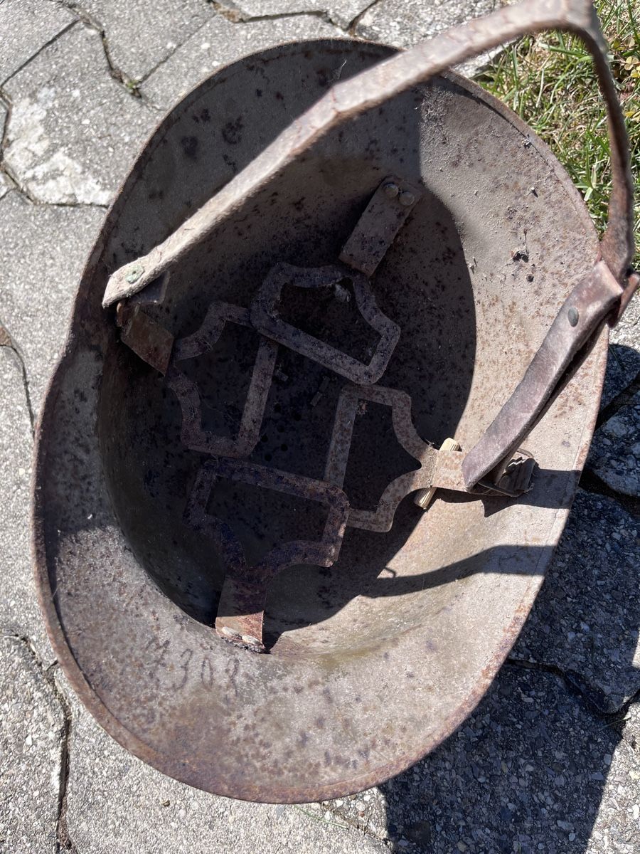 Uniformen & Effekten: Armee Militärhelm alt ev Adrian modell 1915 – Gebraucht aus Rapperswil BE von blackwaterswiss 1
