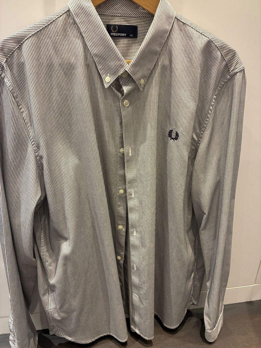 Fred Perry Hemden: Fred Perry thin striped shirt grey – Gebraucht aus Rüschlikon von ant_5v7g