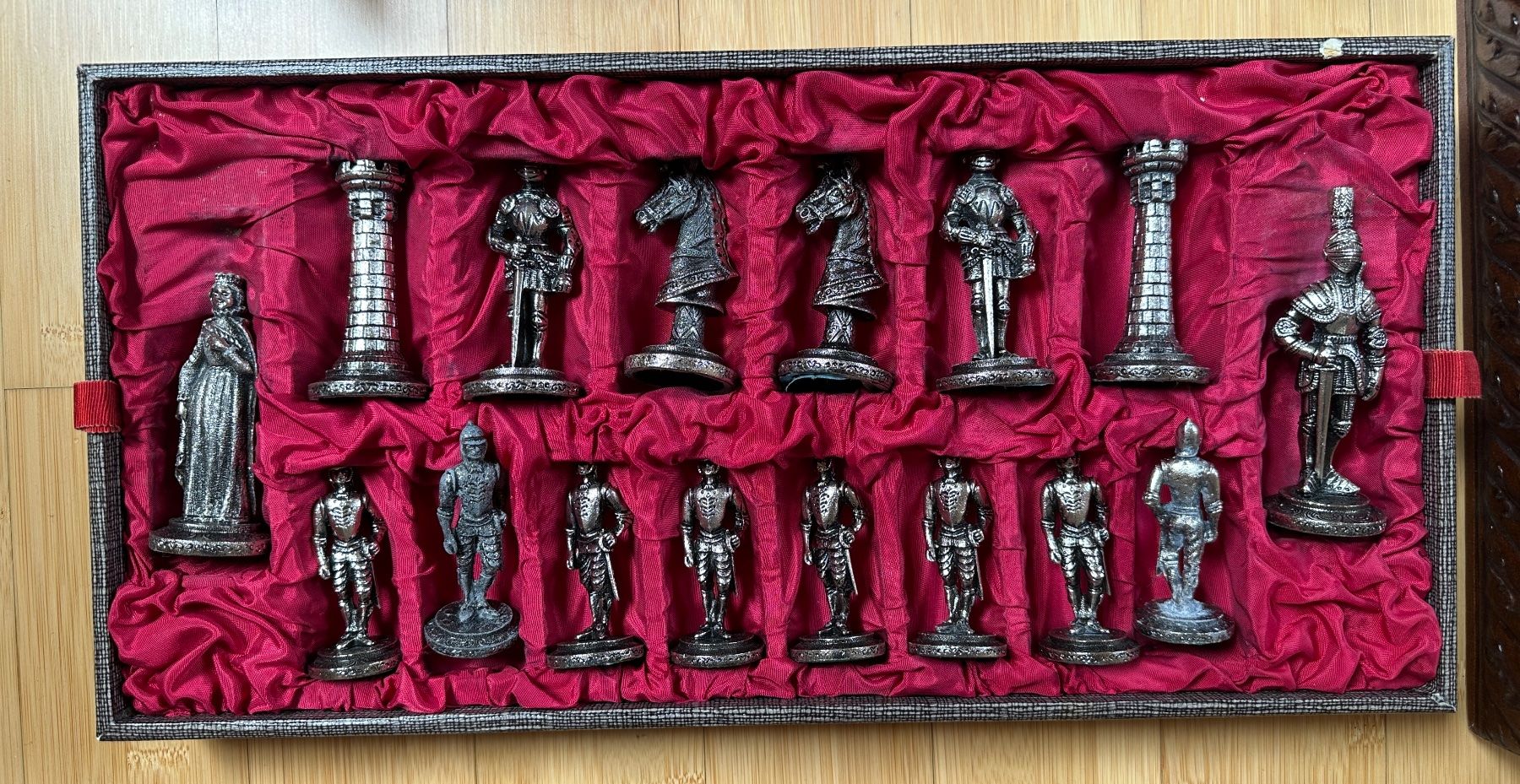 Giochi: Edles Schachspiel mit Figuren-Set, Lederbrett, – Usato da Beckenried venduto da Kensykatro 2