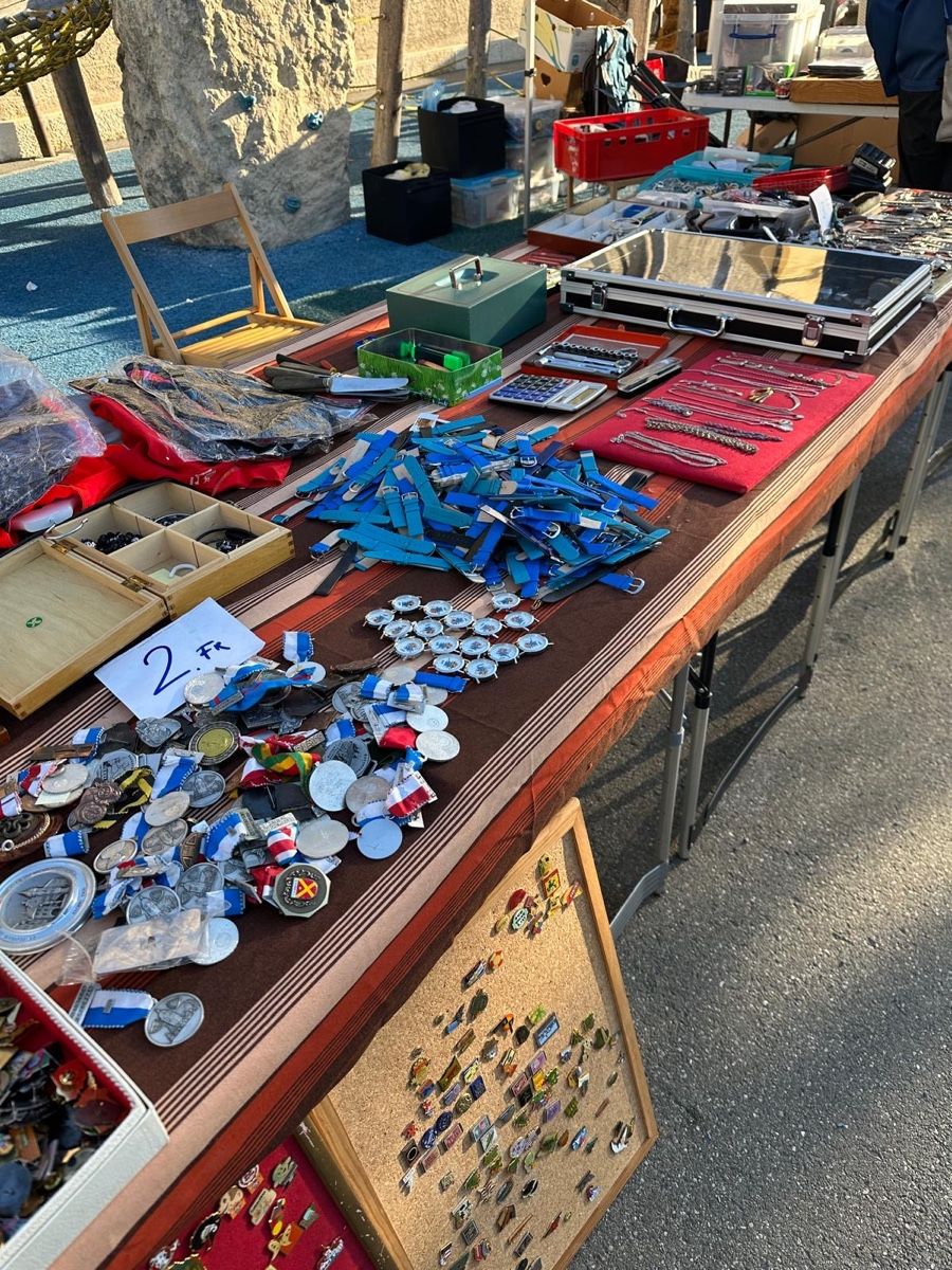 Tutti gli attrezzi: Alle Ware auf dem Flohmarktstand – Usato da Münchenstein venduto da Furki22 2
