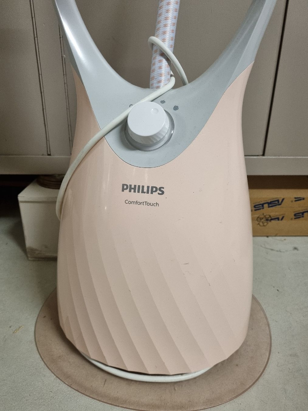 Philips Fers à repasser: Philips ComfortTouch Garment Steamer Stand System – D'occasion à Boniswil par san_2ft2