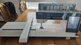 Nähmaschine Pfaff Creative Vision mit Stickrahmen gewartet