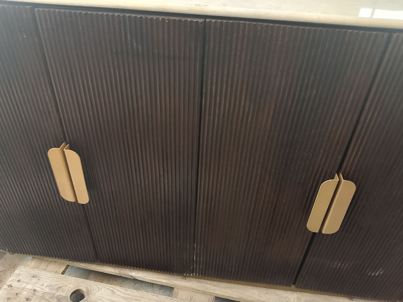 Cassettiere: Edel Luxus Marken Sideboard Konsole massive holz keramik – Usato da Unterengstringen venduto da Waldi1 4