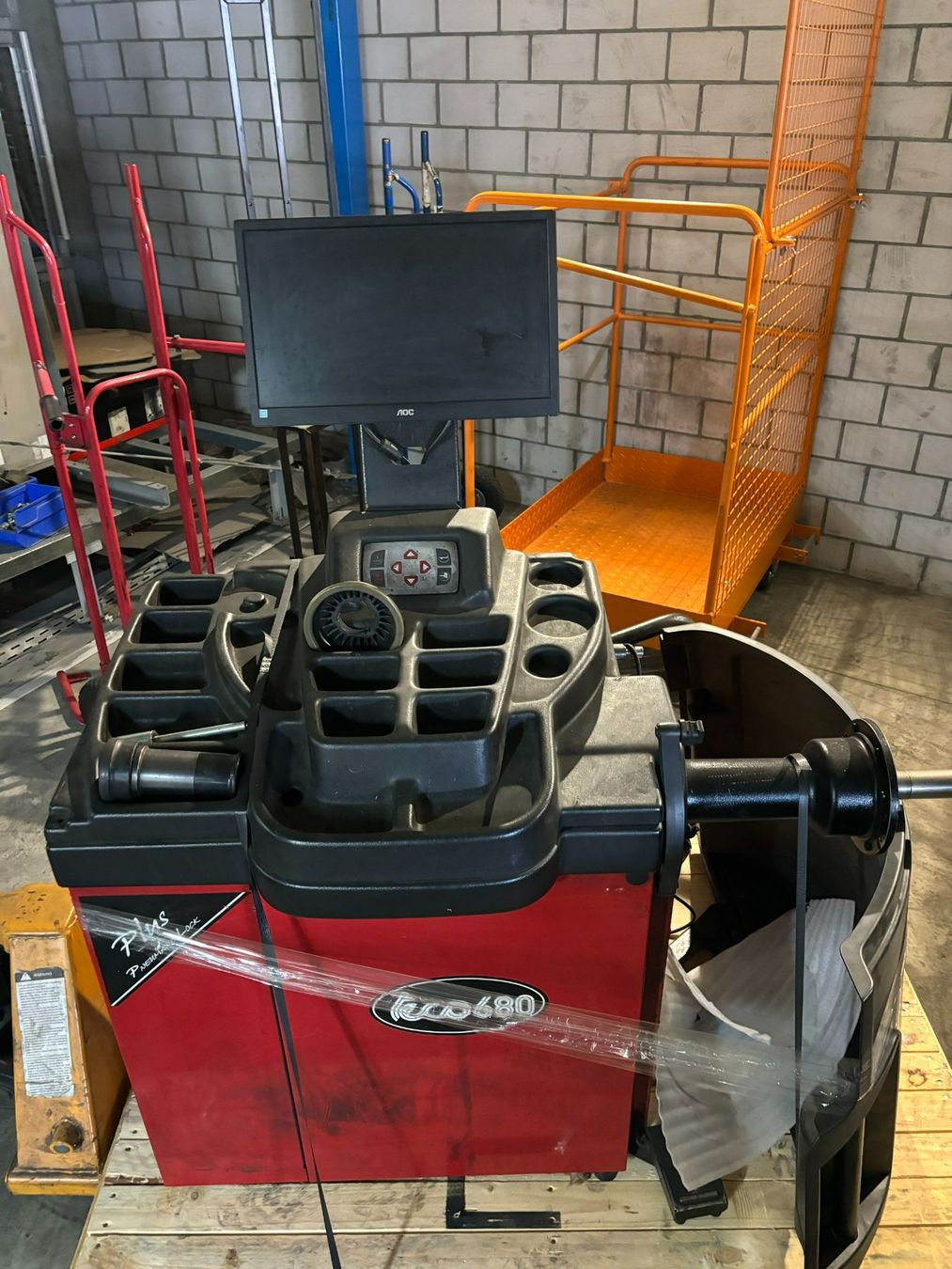 Elektronische Auswuchtmaschine TECO 680 PLUS PL Occasion (Gebraucht) in ...