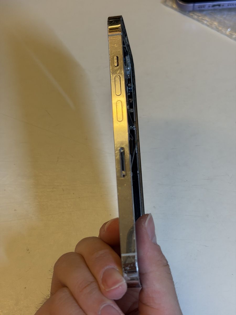 Apple Portables: iPhone 13Pro Gehäuse Weiss – Défectueux à Chur par beverlyone 4