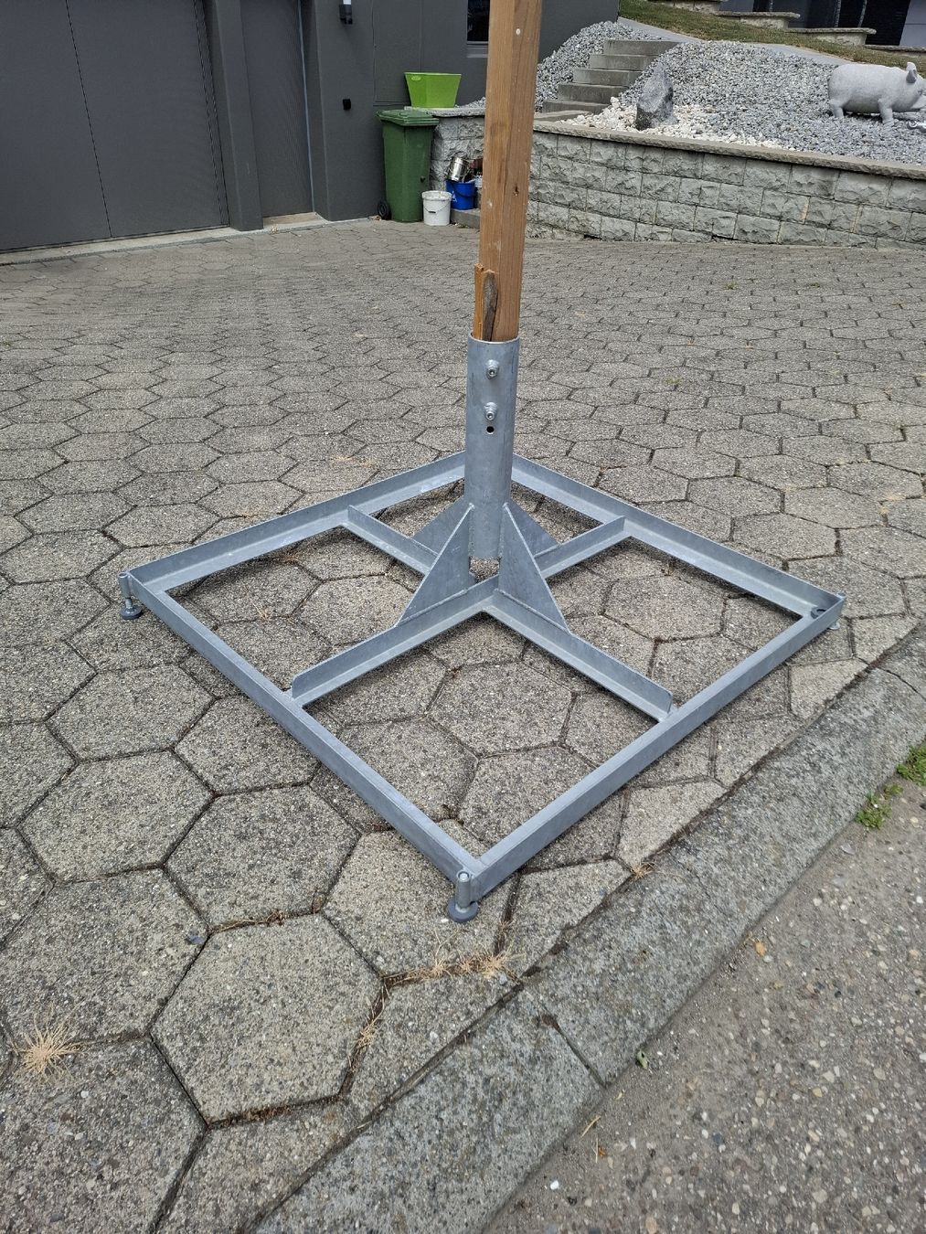 Ombrelloni: Sonnenschirmfuss Metall 50er Platten – Usato da Grosswangen venduto da michelli.
