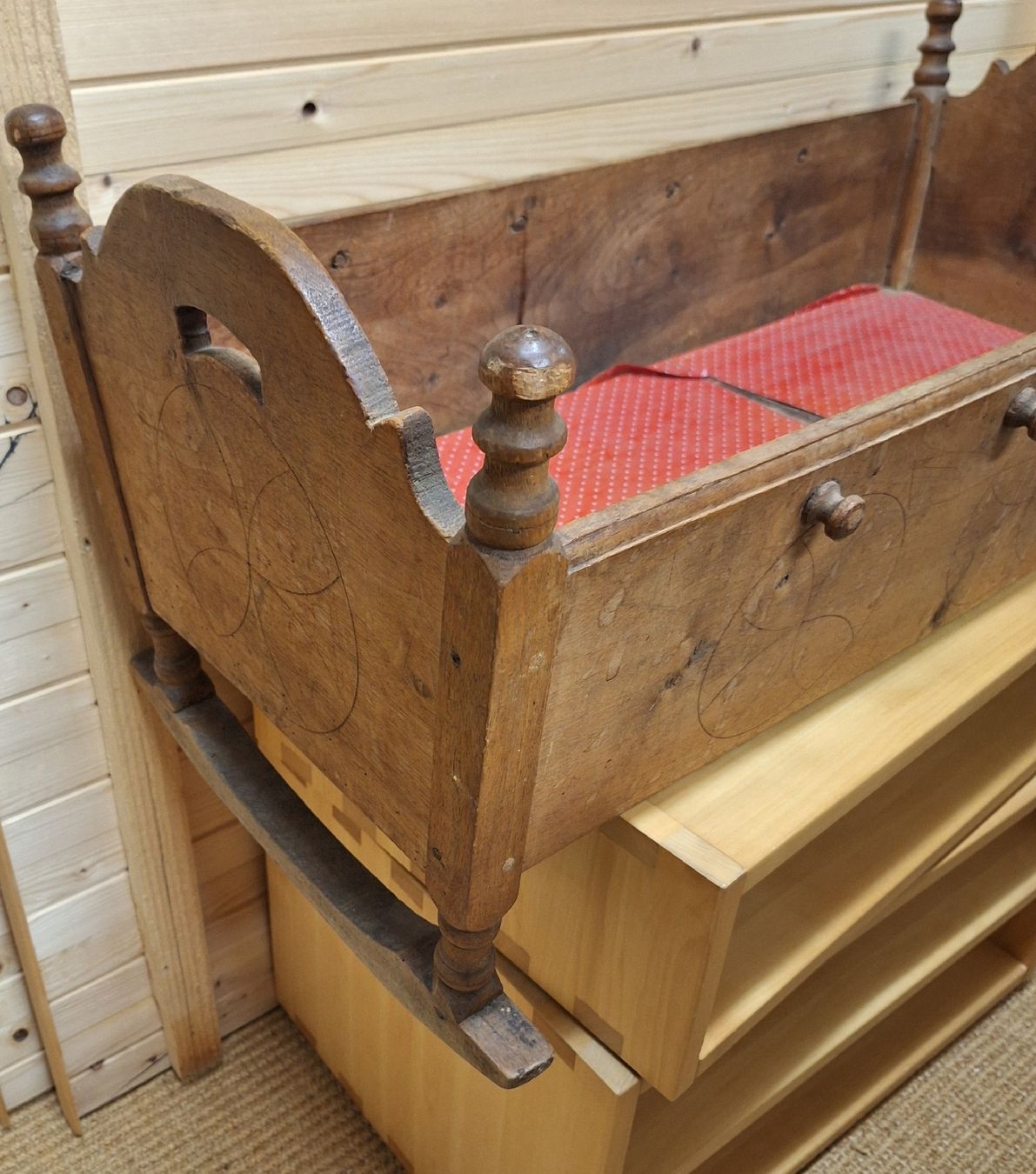 Tutte le decorazioni: Antike Holz Wiege – Usato da Winterthur venduto da Goldpipau 9