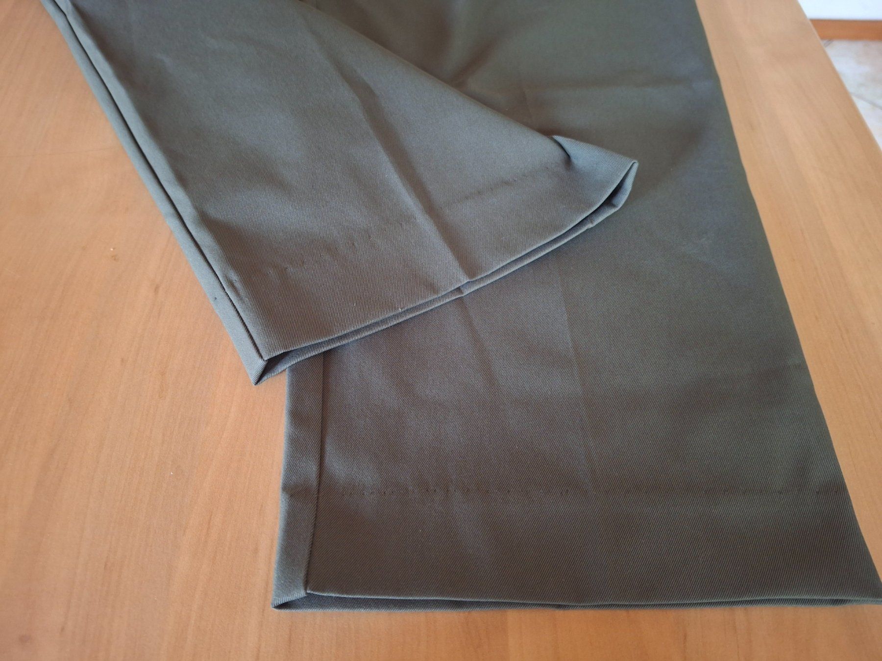 H&M Pantaloni: Pantalon taille 42 marque H&M – Usato da Villiers venduto da san_jn5w 2