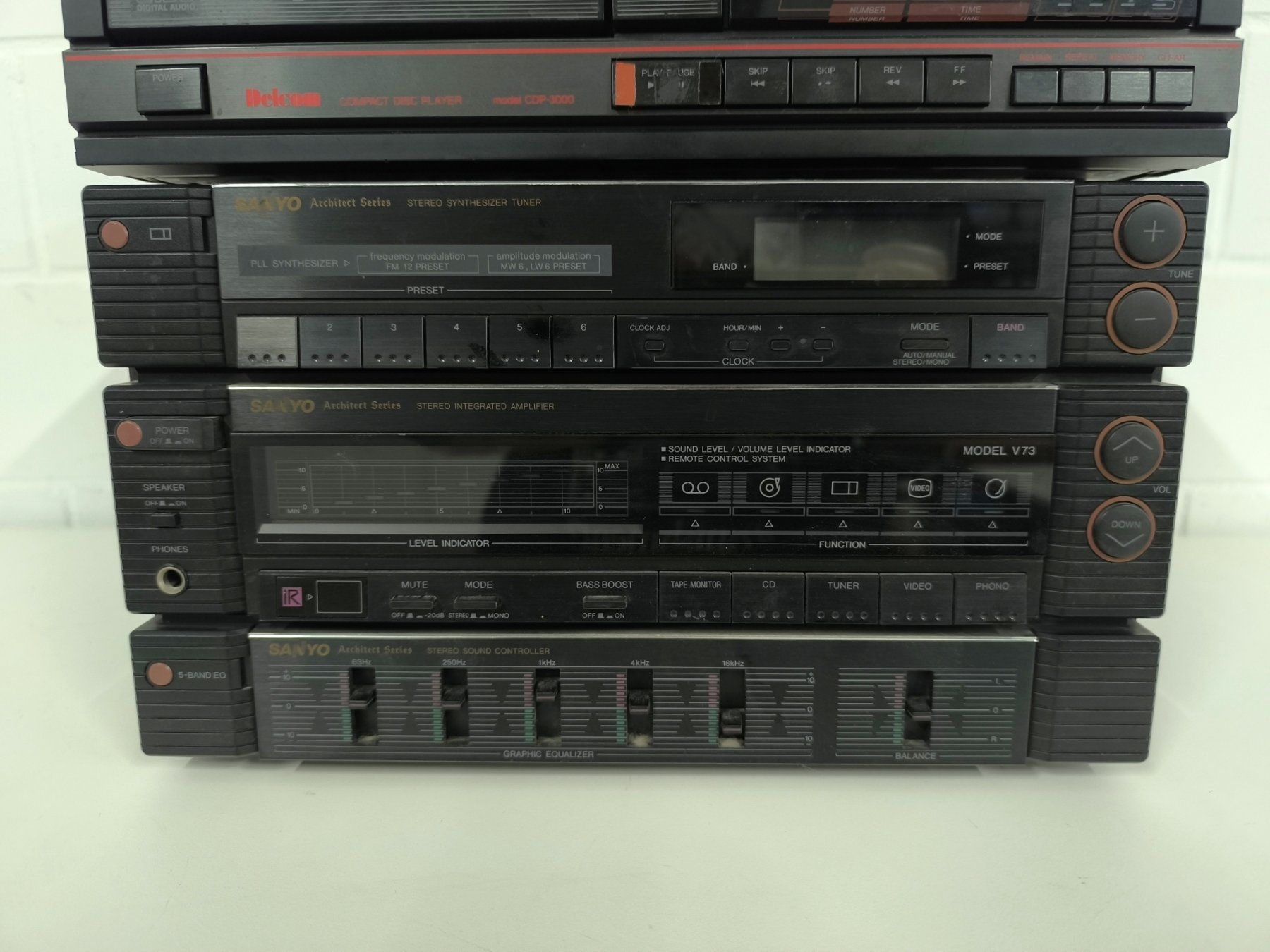 Sanyo Ricevitori: Sanyo V73 Stereo Receiver & Delcom CD-Player geprüft – Usato da Rüti ZH venduto da Restwert_Rueti_ZH 2