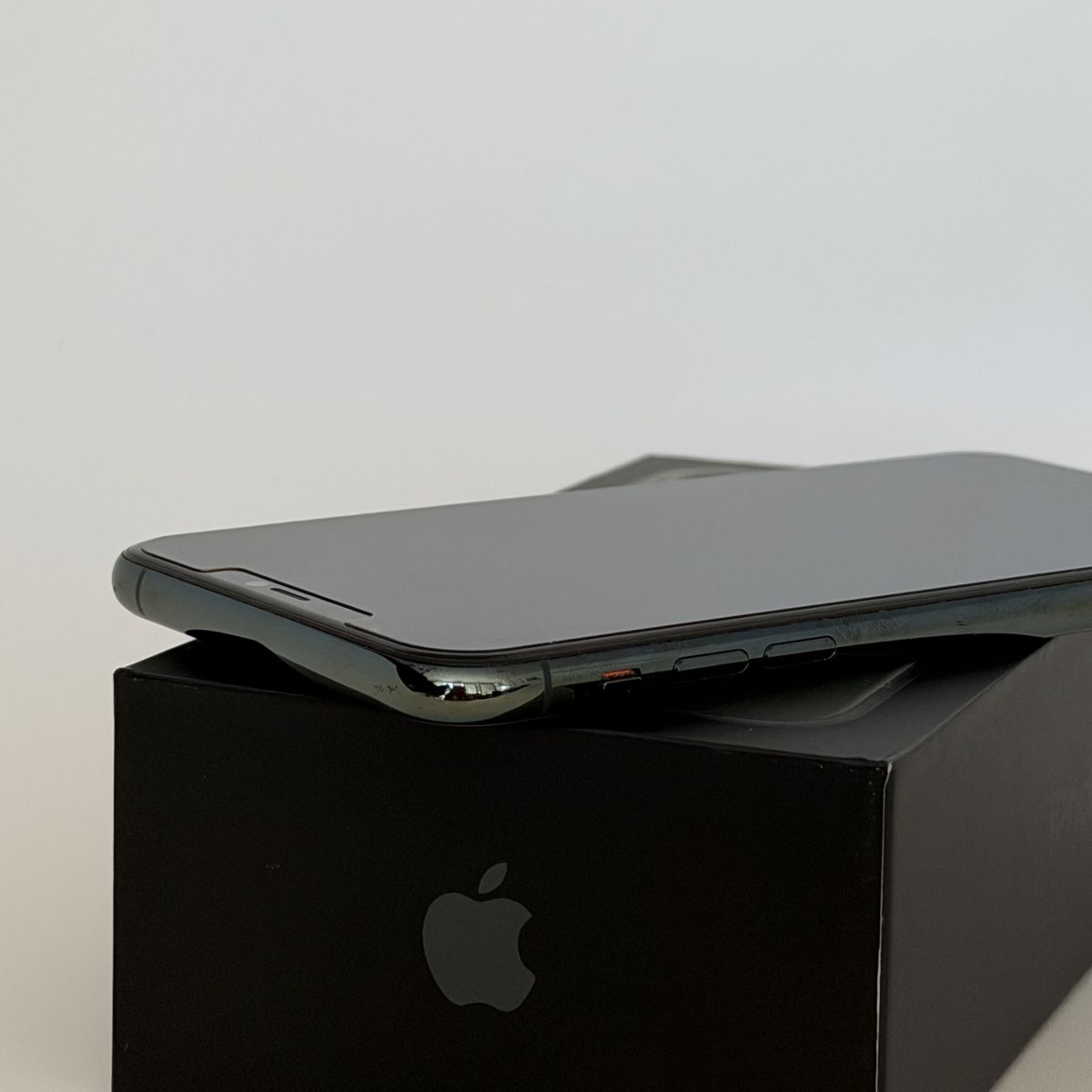 Apple Telefoni cellulari / Smartphones: iPhone 11 Pro Max 64 GB Midnight Green – Usato da Bergdietikon venduto da pinkerton13 5