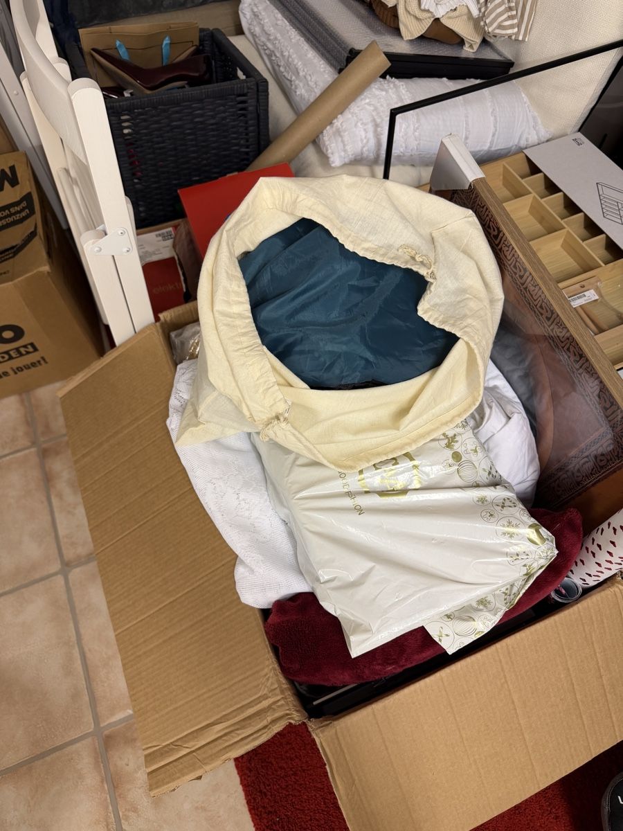 Tutte le decorazioni: ALLES MUSS RAUS! – Usato da Oberglatt ZH venduto da Lavii
