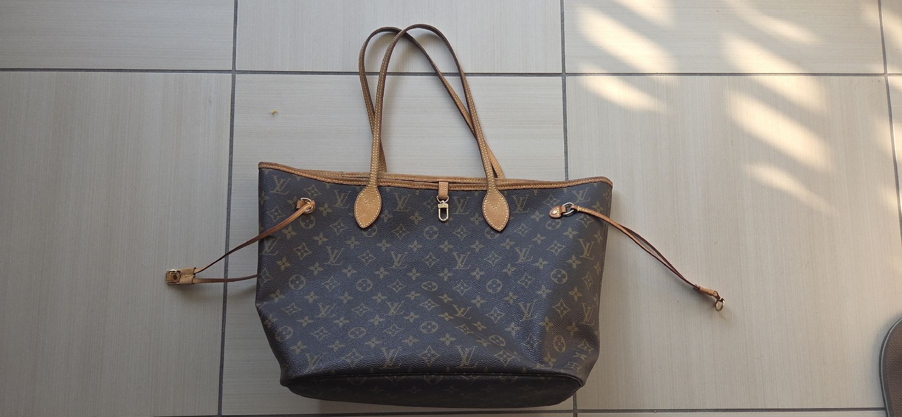 Louis Vuitton Sacs femmes: LOUIS VUITTON NEVERFULL MONOGRAMM MM – D'occasion à Ascona par principessacaroline