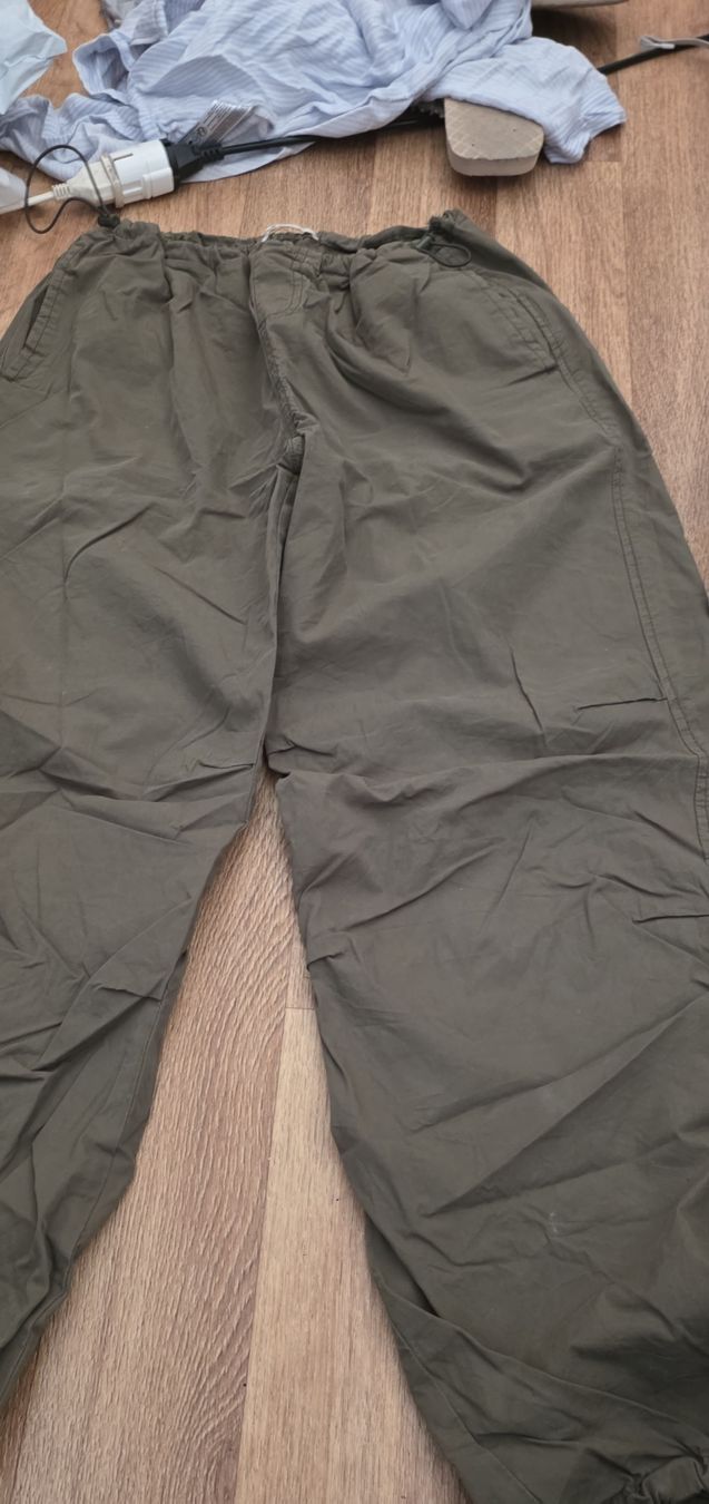 Hosen: Pantalon cargo kaki usagé taille unique – Gebraucht aus Echandens von cze_qc2t