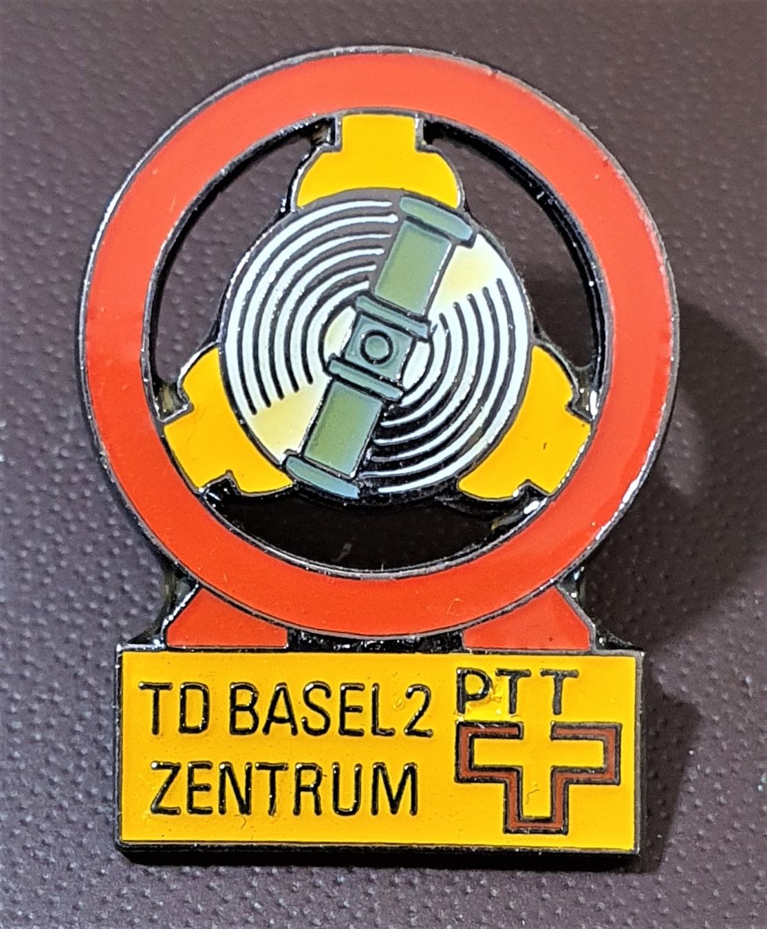 Placchette & Badge: P869 - Pin Post PTT / TD Basel 2 Zentrum – Usato da Reinach BL venduto da Boston-Verkauf