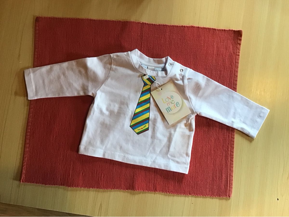 Hemden, Tops & T-Shirts: Langarmshirt mit Krawatten-Print Grösse 50/56 – Neu und originalverpackt aus Samedan von dim_wd9v 1
