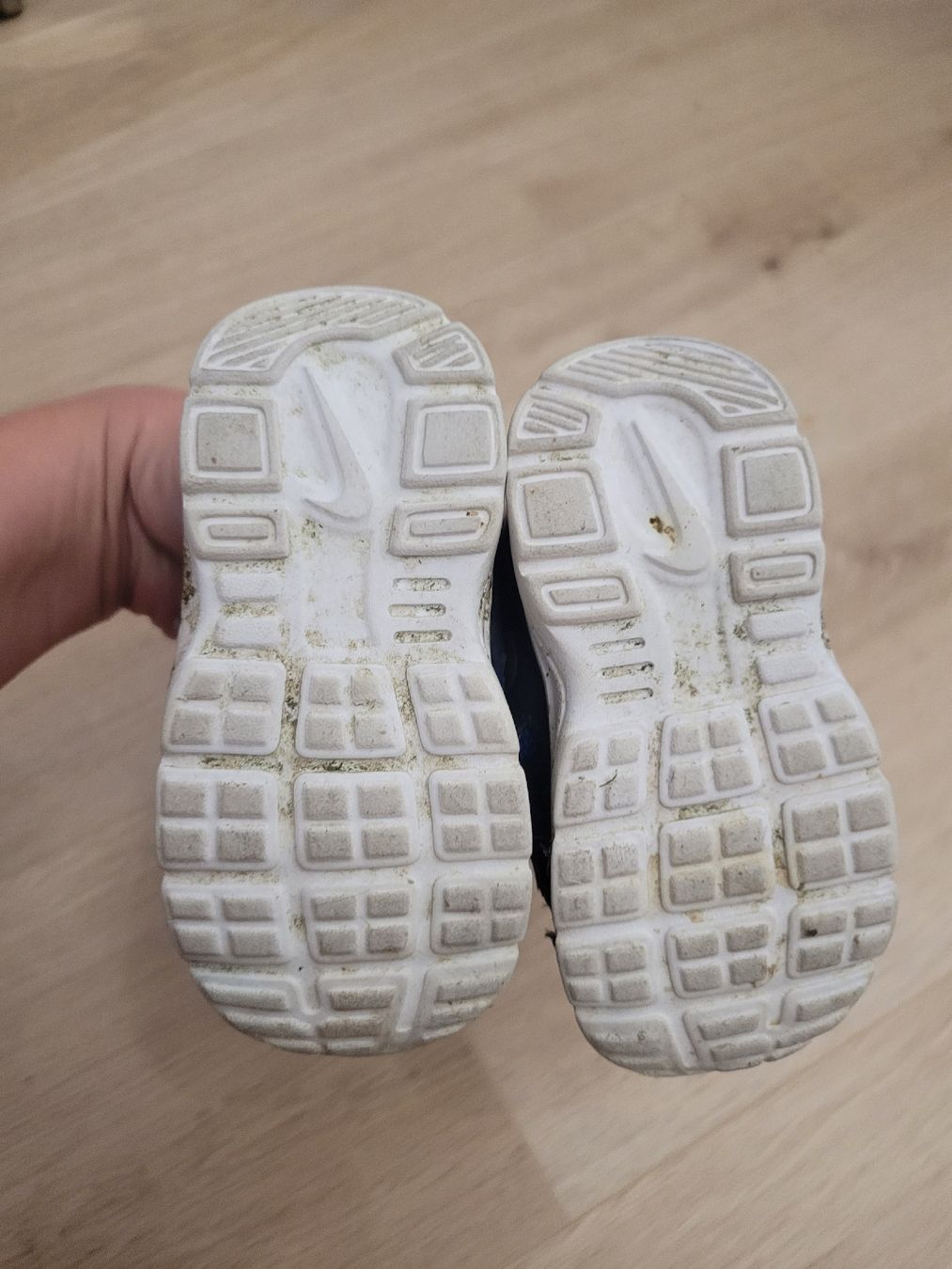 Scarpe per ragazzi: schuhe nike Grösse 22 – Usato da Lupsingen venduto da sta_wgg5 1