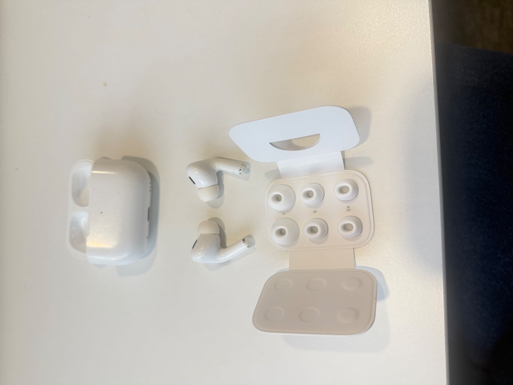 Apple Cuffie: Apple AirPods Pro 2nd Génération, comme neufs – Usato da Onex venduto da oscarmex 1