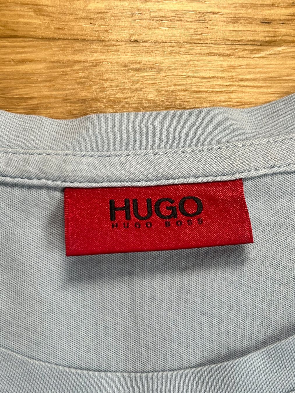 Hugo Boss T-shirts: T-shirt HUGO BOSS – D'occasion à Grand-Lancy par golden_601 3
