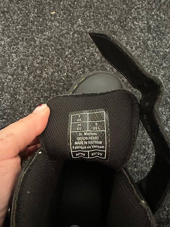 Damenschuhe: Dr. Martens Devon Heart leather platform boots in Gr. 36    – Gebraucht aus Buttikon SZ von roy_pvy5 2
