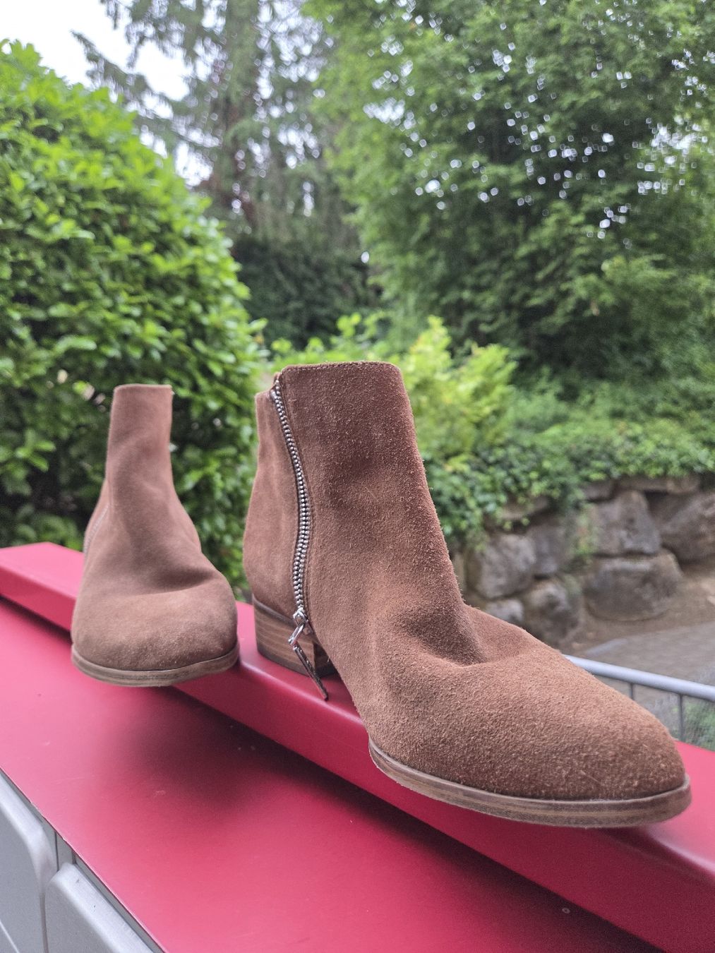 Guess Scarpe da uomo: Bottines GUESS daim marron, taille 41 – Usato da Brügg BE venduto da man_xyd9 2