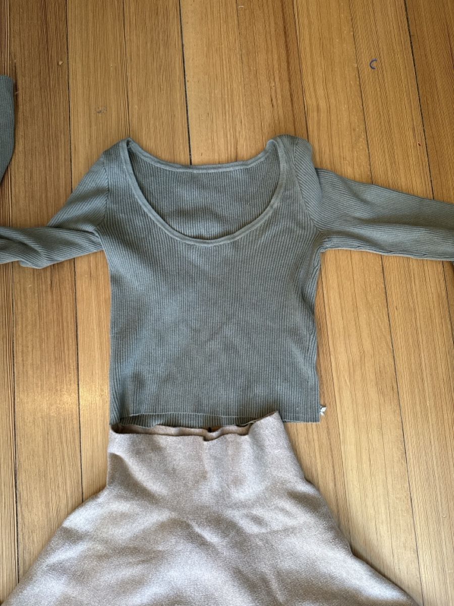 Lotti di vestiti: Jupe und Pulli gr S – Usato da Solothurn venduto da var002 2