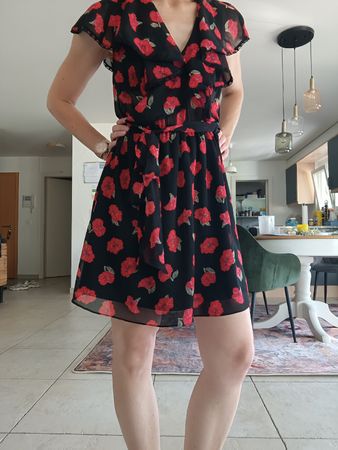 ROBE ÉTÉ NOIR À FLEURS ROUGES