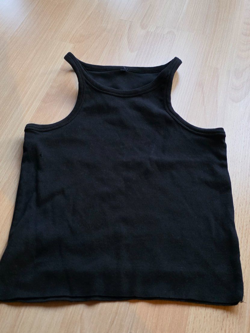 Top: Schwarzes Tank Top Rippstrick – Usato da Niederbipp venduto da Tamara15101995 1