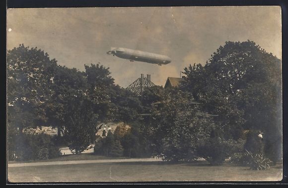 Photos & posters: AK Flensburg, Zeppelin über der Stadt – D'occasion à Berlin par bartko-reher