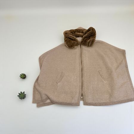 Edler Winter-Cape mit Fellkragen, neuwertig!