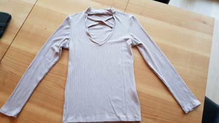 Pulli mit V-Ausschnitt beige M
