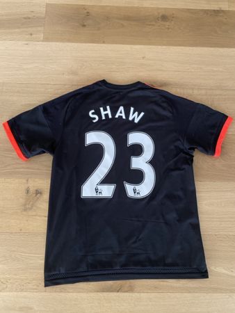 Manchester United Trikot Shaw 23, Adidas, Top Zustand!
