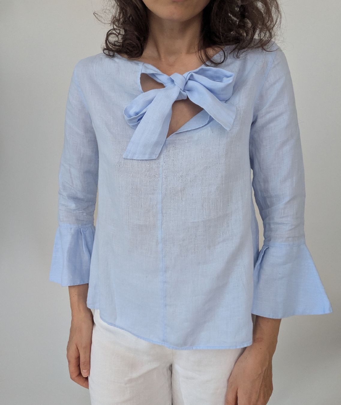 Camicette: Damen Bluse hellblau Grösse XS  mit Schleife – Usato da Rorschach venduto da olg_5qq2