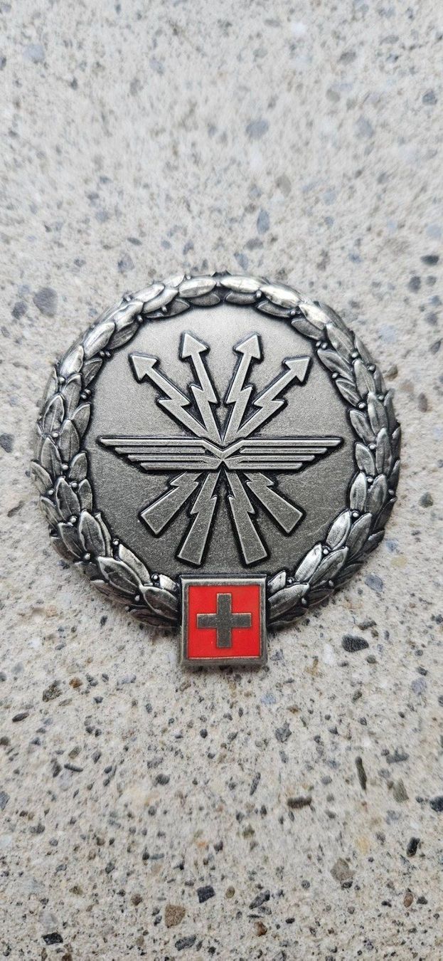 Schweizer Armee Placchette & Badge: *** Beretemblem Silber Schweizer Armee *** – Nuovo e nell'imballaggio originale da Riedholz venduto da fr_sIruP