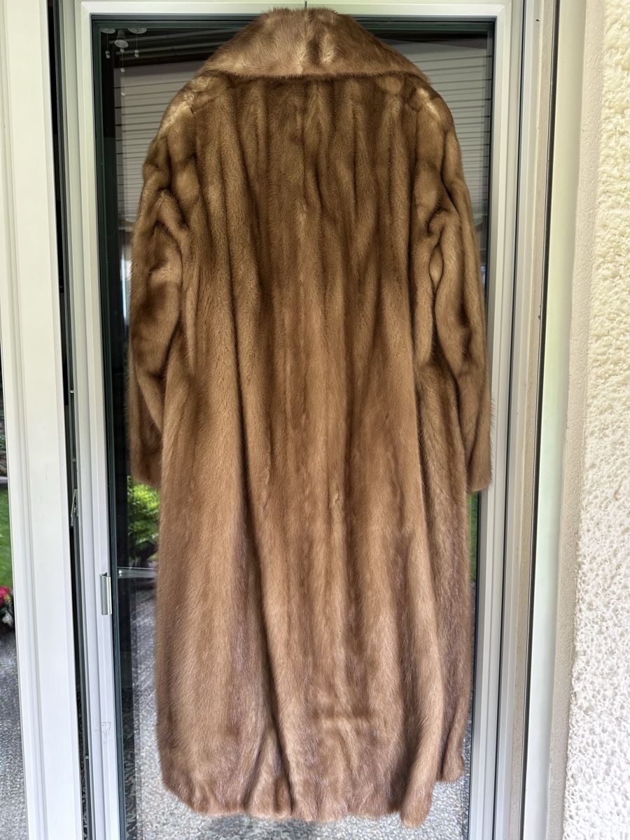 Nerz Cappotti: Nerz Mantel – Usato da Veltheim AG venduto da KimiSinger 1