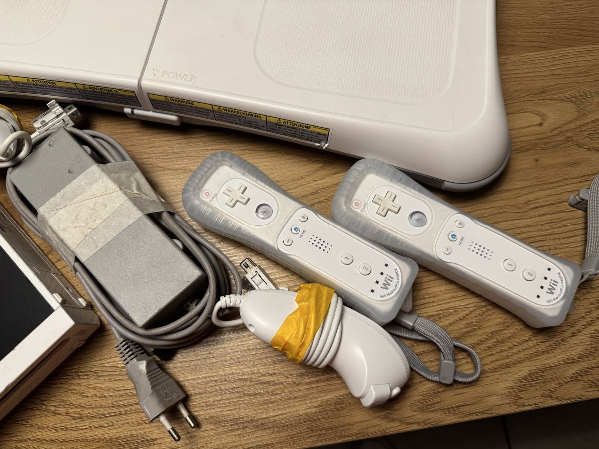 Nintendo Console: Nintendo Wii avec accessoires – Usato da Peseux venduto da ola_psb6 3