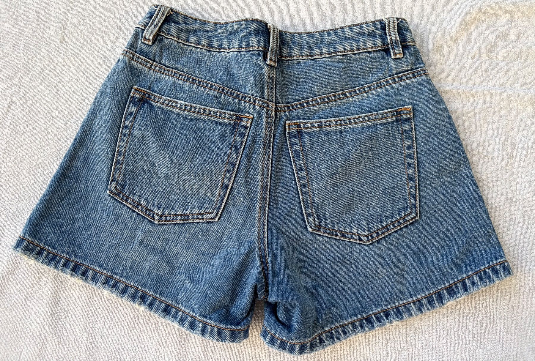 Jeans: Jeans Shorts Damen MNG Gr M – Usato da Hallwil venduto da maxima2006 1