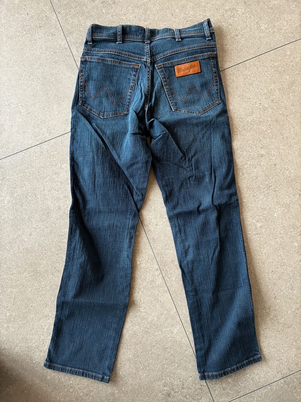 Wrangler Pantaloni: Pantalon équitation Western Wrangler – Usato da Corcelles-près-Payerne venduto da CyndelleMaiwen 1
