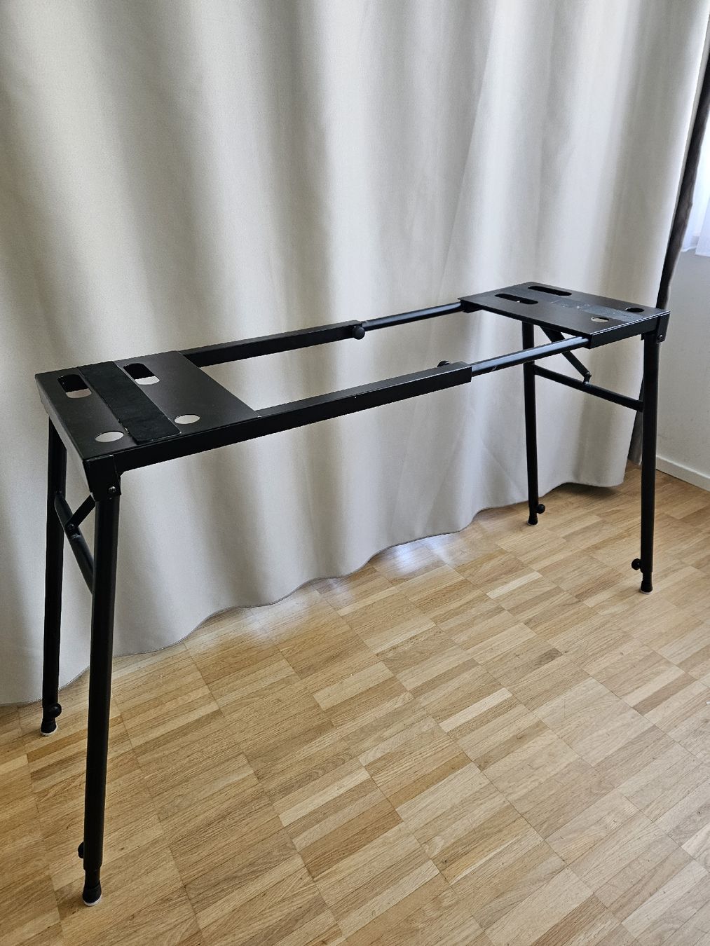 Strumenti musicali: KEYBOARDSTATIV, METALL – Usato da Zürich venduto da Freblu48
