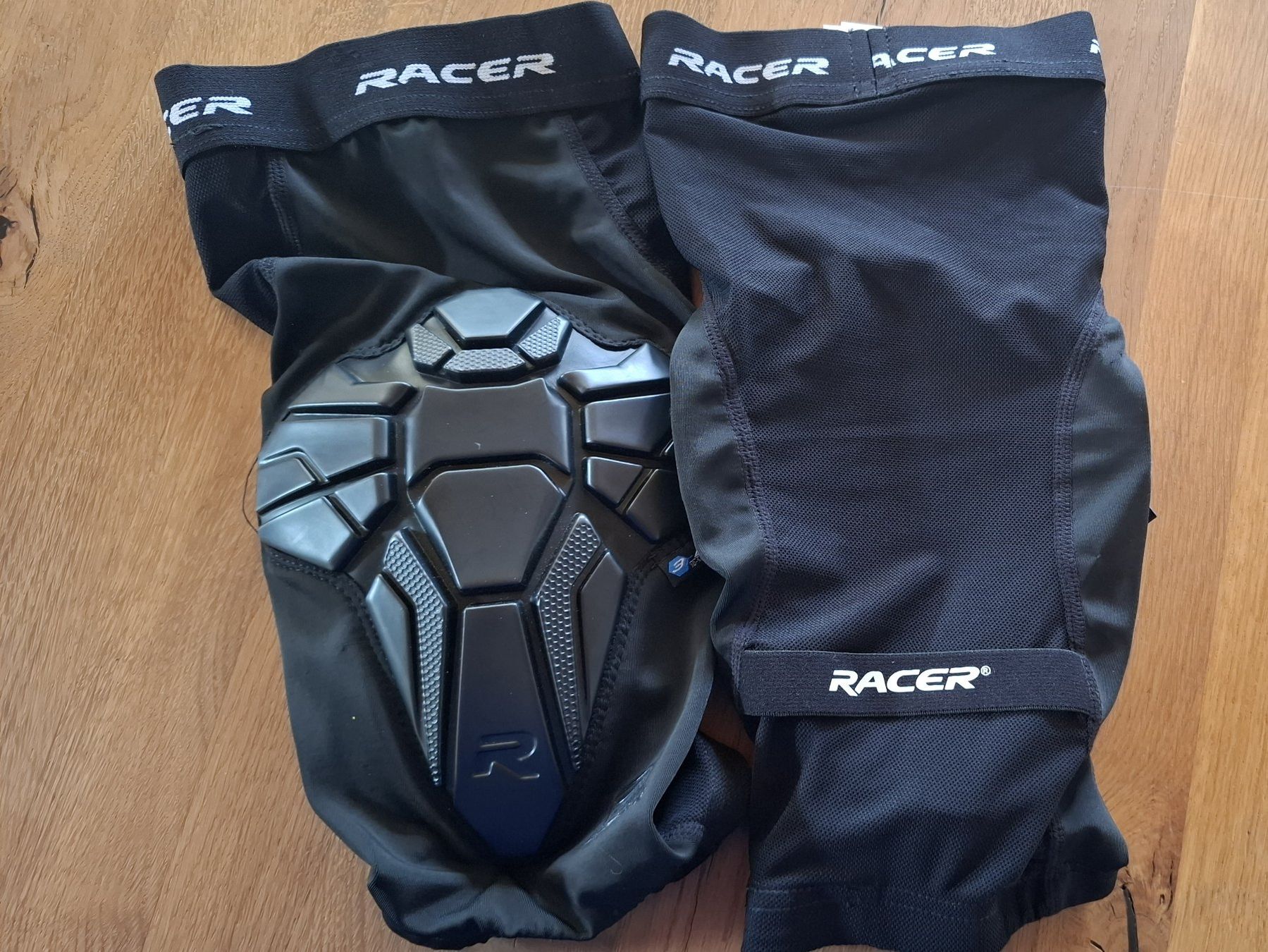 Protezioni & Imbottiture: Genouillères Racer Flexair – Nuovo (secondo la descrizione) da Châtel-sur-Montsalvens venduto da Sss4 1