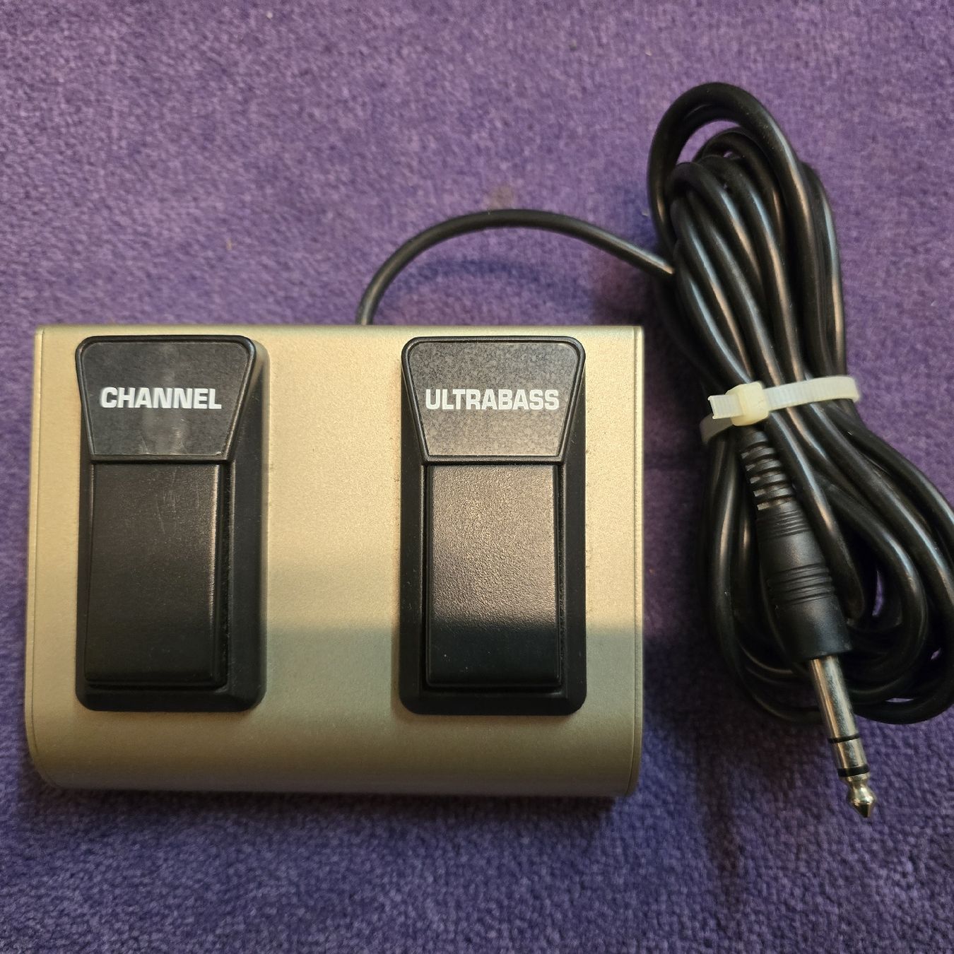 Behringer Musikinstrumente: BEHRINGER FOOTSWITCH ... – Neu (gemäss Beschreibung) aus Zürich von Antiquedealer 2